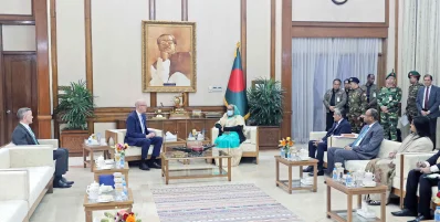 প্রধানমন্ত্রী শেখ হাসিনার সঙ্গে বৈঠকে ইইউ রাষ্ট্রদূত চার্লস হোয়াইটলি। ছবি: ফোকাস বাংলা