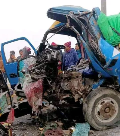 ময়মনসিংহের তারাকান্দায় ট্রাক-পিকআপের মুখোমুখি সংঘর্ষে পিকআপচালকসহ তিনজন নিহত হন। ছবি: ইত্তেফাক