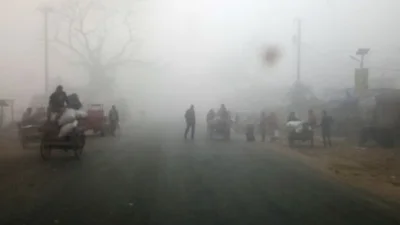 সিরাজগঞ্জে তীব্র শীতে নাকাল জনজীবন। ছবি: ইত্তেফাক
