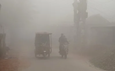 শীতে কাঁপছে দেশের উত্তরাঞ্চলের জনপদ