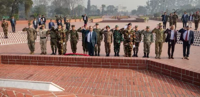 জাতীয় স্মৃতিসৌধে শহীদদের প্রতি শ্রদ্ধা নিবেদন করেন ১১টি দেশের ১৩ জন সামরিক কর্মকর্তা। ছবি: আব্দুল গনি