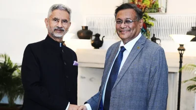 ভারতের পররাষ্ট্রমন্ত্রী এস জয়শঙ্করের সঙ্গে হাছান মাহমুদ।