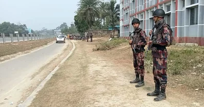 সীমান্ত এলাকায় সতর্ক অবস্থানে বিজিবি সদস্যরা