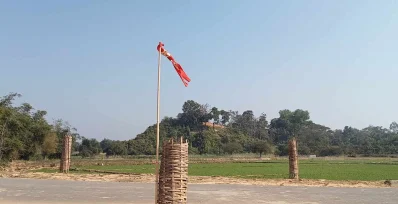 মিয়ানমার থেকে ছোড়া অবিস্ফোরিত মর্টার শেল এসে পড়ে সীমান্ত এলাকায়। ছবি: ইত্তেফাক