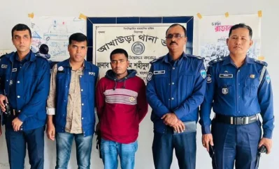 আটক স্বামী। ছবি: ইত্তেফাক