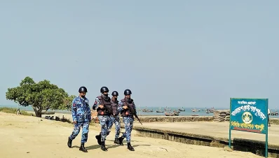 সীমান্তে সতর্ক পাহারায় কোস্ট গার্ড। ছবি: ইত্তেফাক