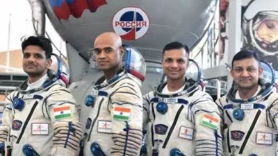 গ্রুপ ক্যাপ্টেন প্রশান্ত বালাকৃষ্ণান নায়ার, গ্রুপ ক্যাপ্টেন অজিত কৃষ্ণান, গ্রুপ ক্যাপ্টেন অঙ্গদ প্রতাপ এবং উইং কমান্ডার শুভাংশু শুক্লা।