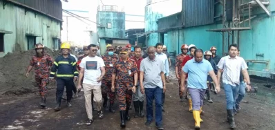 এস আলম সুগার মিলে আগুন লাগার পর ঘটনাস্থল পরিদর্শন করেন ফায়ার সার্ভিসের ডিজি ব্রিগেডিয়ার জেনারেল মো. মাইন উদ্দিন | ছবি : সংগৃহীত 
