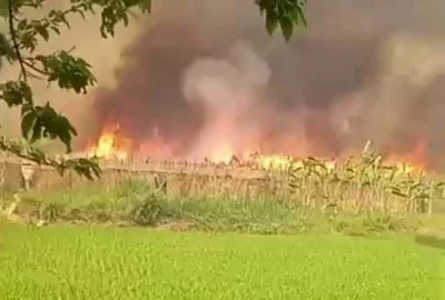 কালো ধোঁয়ায় ছেয়ে গেছে পুরো এলাকা | ছবি : সংগৃহীত