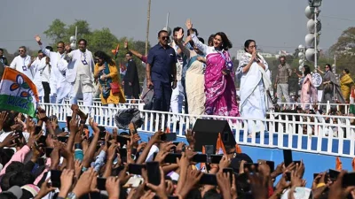 ২৬ আসনে নতুন মুখ এনেছে ক্ষমতাসীন তৃণমূল কংগ্রেস।