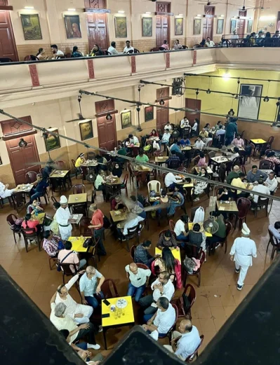 কলকাতার কলেজ স্ট্রিটের কফি হাউস। ছবি: সংগৃহীত