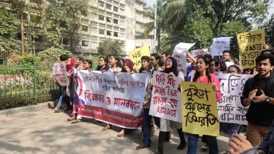 শিক্ষার্থীদের প্রতিবাদের মুখে ঢাকা বিশ্ববিদ্যালয়ের গণযোগাযোগ ও সাংবাদিকতা বিভাগের অধ্যাপক নাদির জুনায়েদকে যৌন হয়রানির অভিযোগে তিন মাসের বাধ্যতামূলক ছুটি দেওয়া হয়।