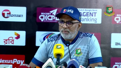 বাংলাদেশ দলের কোচ চন্ডিকা হাথুরুসিংহে। 