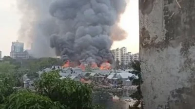 বস্তিতে আগুন। ছবি: সংগৃহীত
