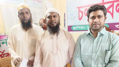 অধ্যক্ষকে ঘুষ না দেওয়ায় বেতন ভাতা বন্ধ ভুক্তভোগী শিক্ষকরা। ছবি: ইত্তেফাক  