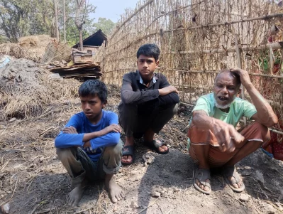 ঠাকুরগাঁও সদরের আখানগর মধ্য ঝাড়গাঁ গ্রামে সম্প্রতি আগুনে ৩১ পরিবারের ঘর পুড়ে যায়