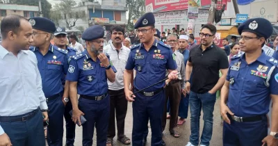 ঢাকা-চট্টগ্রাম মহাসড়কে কুমিল্লার আলেখারচরে ঈদযাত্রার সার্বিক অবস্থা রোববার দুপুরে পরিদর্শন করে হাইওয়ে পুলিশ।