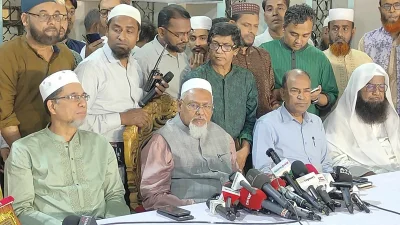 চাঁদ দেখা কমিটির বৈঠক শেষে ব্রিফিং। ছবি: ইত্তেফাক