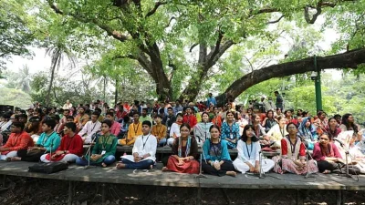 বর্ষবরণ উপলক্ষে ছায়ানটের শেষ মুহূর্তের প্রস্তুতি। ছবি: সংগৃহীত