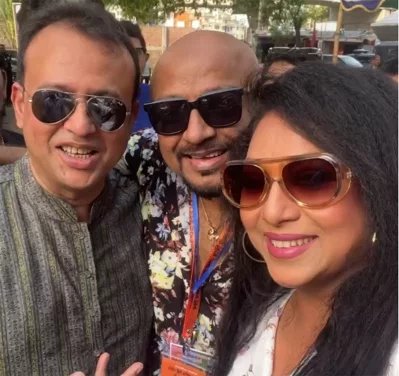 শাবনূরের সঙ্গে চিত্রনায়ক রিয়াজ ও রুবেল | ছবি: ভিডিও থেকে নেওয়া