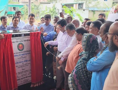 মুগদা এলাকার শাপলা ব্রিজসংলগ্ন &lsquo;মান্ডা খাল পুনরুদ্ধার ও নান্দনিক পরিবেশ সৃষ্টি&rsquo; কাজের ভিত্তিপ্রস্তর স্থাপন করেন মেয়র তাপস।