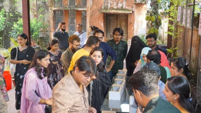 প্রাপ্ত প্রত্ন সামগ্রীর প্রদর্শনী। ছবি: ইত্তেফাক