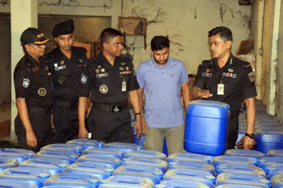 ৬ কোটি টাকার বিদেশি মদসহ গ্রেফতার ৩