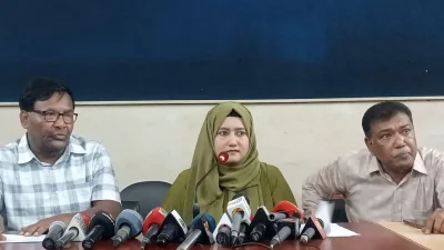সংবাদ সম্মেলনে বক্তব্য দিচ্ছেন যশোর সদর উপজেলা পরিষদের চেয়ারম্যান প্রার্থী ফাতেমা আনোয়ার। ছবি: সংগৃহীত