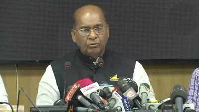 ঘূর্ণিঝড় পরবর্তী সংবাদ সম্মেলনে দুর্যোগ ব্যবস্থাপনা ও ত্রাণ প্রতিমন্ত্রী মহিবুর রহমান। ছবি: সংগৃহীত
