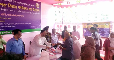 টিসিবির পণ্য বিক্রি কার্যক্রমের উদ্বোধন করেন বাণিজ্য প্রতিমন্ত্রী আহসানুল ইসলাম টিটু। ছবি: সংগৃহীত