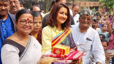 হুগলি, ঘাটালসহ একাধিক লোকসভা কেন্দ্রে মুখোমুখি তৃণমূল ও বিজেপির তারকাপ্রার্থীরা।