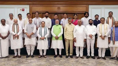 এনডিএ জোটের নেতাদের সঙ্গে নরেন্দ্র মোদি।
