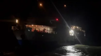 শুক্রবার রাতে সেন্টমার্টিন পৌঁছায় এমভি বার আউলিয়া। ছবি: ইত্তেফাক