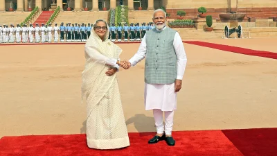 নয়াদিল্লিতে ভারতের রাষ্ট্রপতি ভবনে প্রধানমন্ত্রী শেখ হাসিনাকে স্বাগত জানান ভারতের প্রধানমন্ত্রী নরেন্দ্র মোদি। ছবি: ফোকাস বাংলা