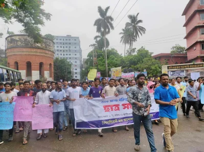 কোটা পুনর্বহালের প্রতিবাদে শিক্ষার্থীদের বিক্ষোভ। ছবি: ইত্তেফাক 