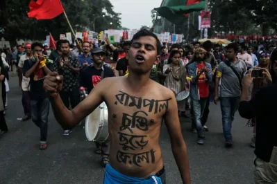 রামপাল বিদ্যুৎ প্রকল্পের বিরুদ্ধে বাংলাদেশে বিক্ষোভ। ২০১৬ সালের ছবি।