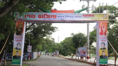 প্রধানমন্ত্রীর সফর উপলক্ষে সড়ক-মহাসড়কে টাঙানো হয়েছে শুভেচ্ছা ব্যানার ও ফেস্টুন। ছবি: ইত্তেফাক
