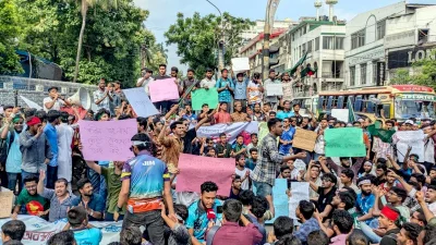 সাইন্সল্যাবেটরি রাস্তা অবরোধ। ছবি: আব্দুল গনি