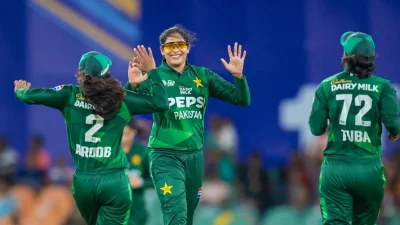 পাকিস্তানের সাদিয়া ইকবাল ১৬ রান দিয়ে নেন ৪ উইকেট। ছবি: ইএসপিএন