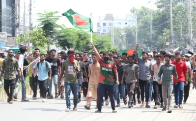নিহতদের বিচারসহ বিভিন্ন দাবিতে শিক্ষার্থীদের বিক্ষোভ | ছবি: ইত্তেফাক 