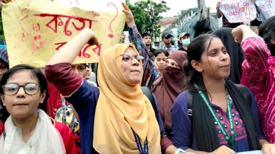 রাজধানীর সাইন্স ল্যাবে অবস্থান নিয়েছে শিক্ষার্থীরা। ছবি: ফোকাস বাংলা