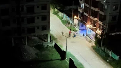 ডাকাত আতঙ্কে রাত জেগে নিজ নিজ এলাকা পাহাড়া দেয় এলাকাবাসী। ছবি: সংগৃহীত