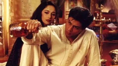 &lsquo;দেবদাস&rsquo; সিনেমার দৃশ্যে শাহরুখ খান ও মাধুরী দীক্ষিত। ছবি- সংগৃহীত