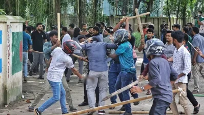 ছাত্র আন্দোলনে শিক্ষার্থীদের ওপর হামলা চালানো হচ্ছে। ছবি: সংগৃহীত