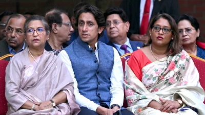সাবেক প্রধানমন্ত্রী শেখ হাসিনার বোন শেখ রেহানা, কন্যা সায়মা ওয়াজেদ এবং শেখ রেহানার ছেলে রাদওয়ান মুজিব সিদ্দিক।