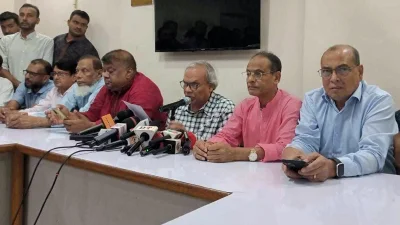 বৃস্পতিবার (২৯ আগস্ট) রাজধানীর নয়াপল্টনে বিএনপির কেন্দ্রীয় কার্যালয়ে দলটির সিনিয়র যুগ্ম মহাসচিব রুহুল কবির রিজভী
