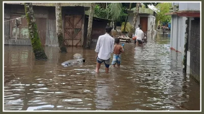 পানি কিছুটা কমলেও কমেনি দুর্ভোগ। ছবি: ইত্তেফাক