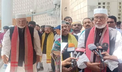 বঙ্গবন্ধুর সমাধিতে এসে সাংবাদিকদের সঙ্গে মতবিনিময় করছেন বঙ্গবীর। ছবি: সংগৃহীত