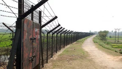 বাংলাদেশ-ভারত সীমান্তের কাঁটাতার। ফাইল ছবি
