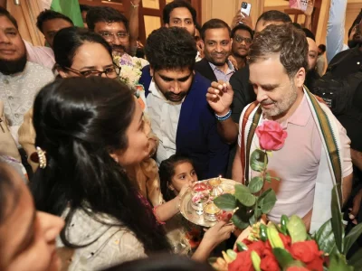যুক্তরাষ্ট্রে পৌঁছালে রাহুল গান্ধীকে উষ্ণ অভ্যর্থনা জানান ভারতীয় প্রবাসীরা। ছবি: সংগৃহীত